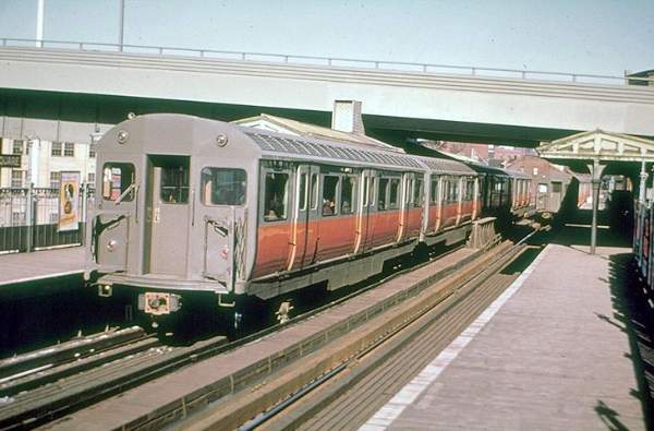 usr_m_bos_orangeline_pullmans_jt_bos275.jpg