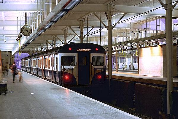 usr_m_bos_redline_01447_fieldscorner_19690904_jt_bos117.jpg