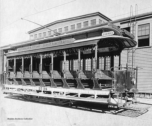 usr_m_bos_stcr_2528_citypointopencar_bobred_bos437.jpg