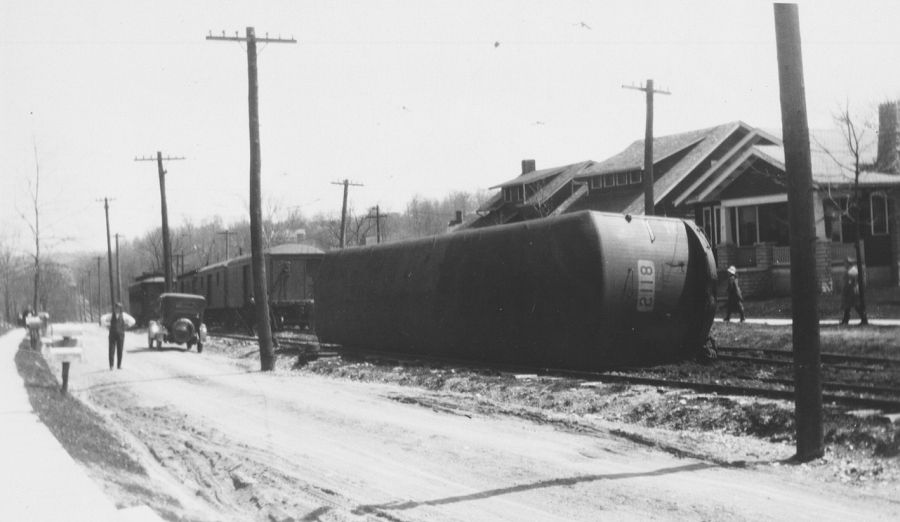usr_m_candle_2118_boxcaronitssidetractionave_02_cle121.jpg
