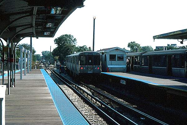 usr_m_chi+el_2600_howard_0899.jpg