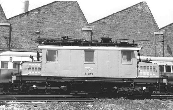 usr_m_chi+el_s104_skokieshops_0380.jpg
