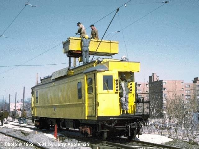 usr_m_chi+el_work's330_emersonst_196903_t275_jerapp.jpg