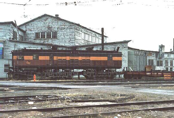 usr_m_cmstp_e25a_deerlodgeroundhouse_197404_kenharr_milw101.jpg