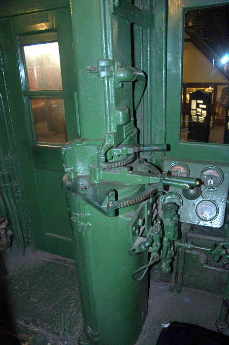 usr_m_cmstp_e50_controller_dave_milw140.jpg