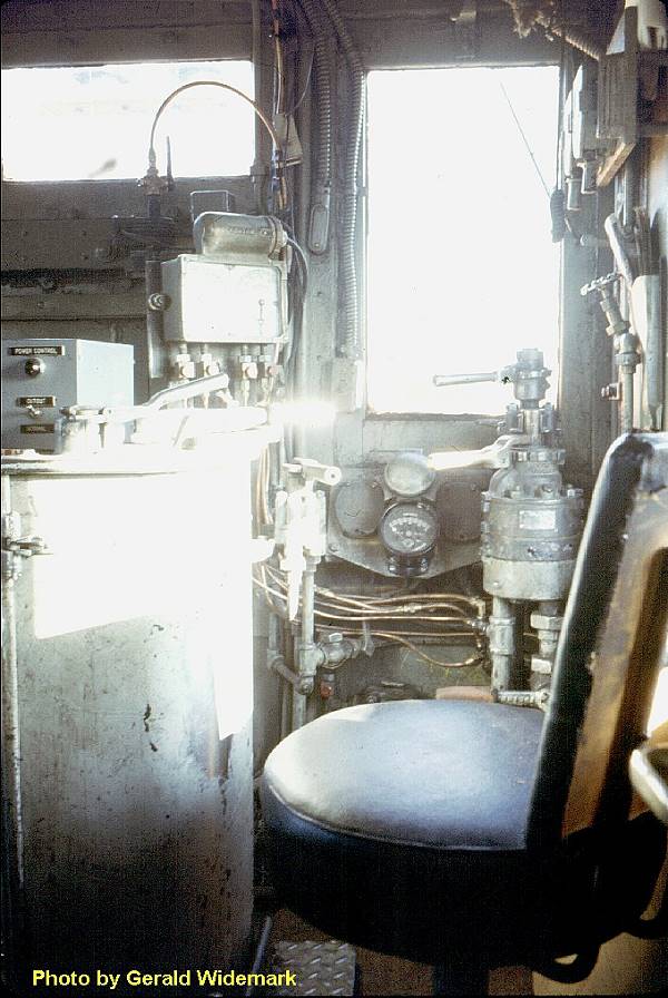 usr_m_cmstp_e82_engineercab_196509_gwide_milw125.jpg