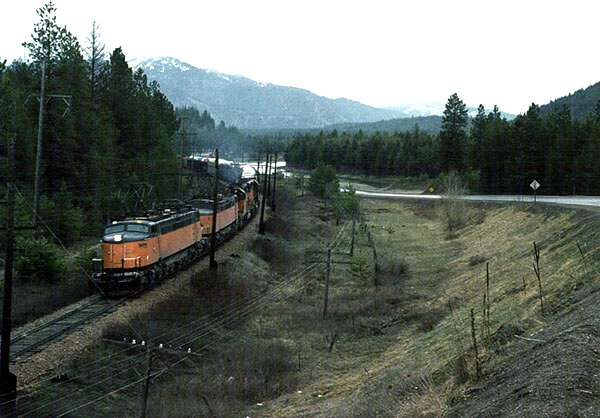 usr_m_cmstp_ef4_nearalberton_197404_kenharr_milw099.jpg