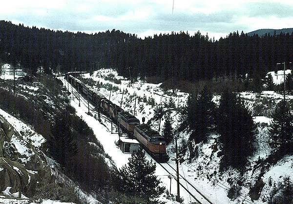 usr_m_cmstp_ef4_nearpipestonepasstunnel_kenharr_milw109.jpg