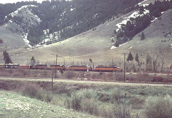 usr_m_cmstp_ef4_timefreightnearalberton_197404_kenharr_milw106.jpg