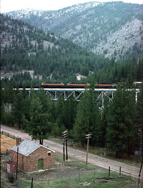 usr_m_cmstp_ef4_trestlebetweenmissoulaandalberton_197404_kenharr_milw095.jpg