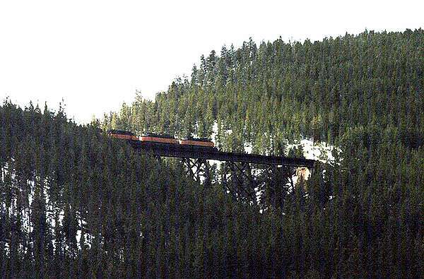 usr_m_cmstp_ef4_trestleneardeerlodge_197404_kenharr_milw091.jpg