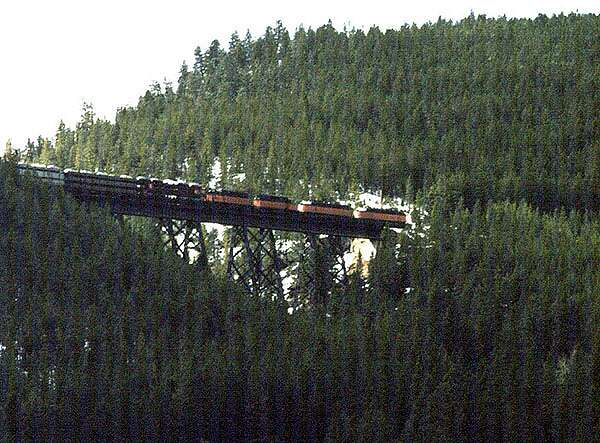 usr_m_cmstp_ef4_trestleneardeerlodge_197404_kenharr_milw092.jpg