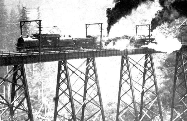 usr_m_cmstp_ep2_twosteamersbridge_milw064.jpg