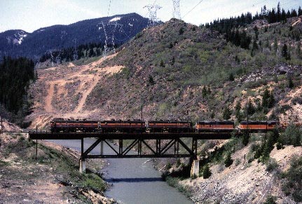 usr_m_cmstp_misc_viaduct_milw056.jpg