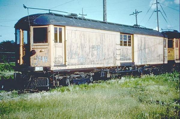 usr_m_cnsm_frt_220_unk_215.jpg