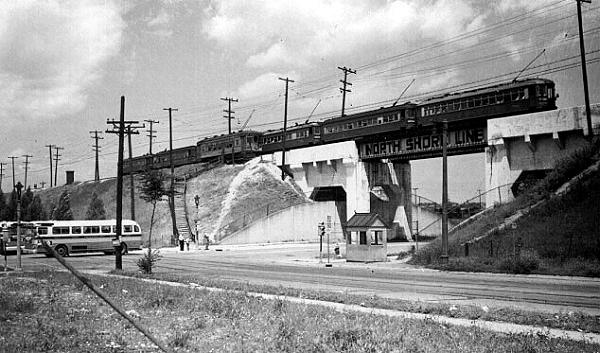 usr_m_cnsm_misc_sixcartrain_oklahomaaveoverpassmke_150.jpg