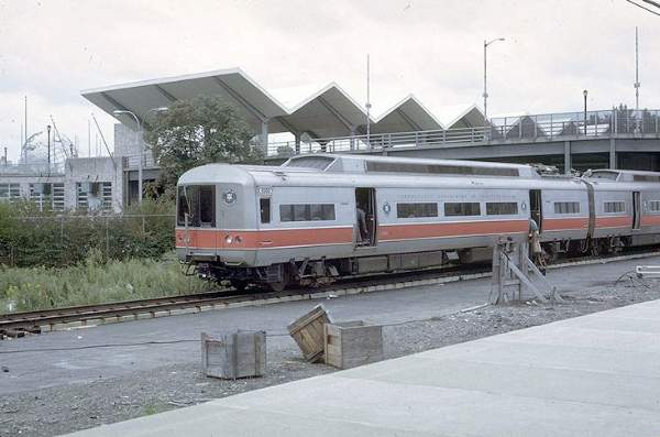 usr_m_condot_8500_lirrsheastadium_19720924_jt.jpg