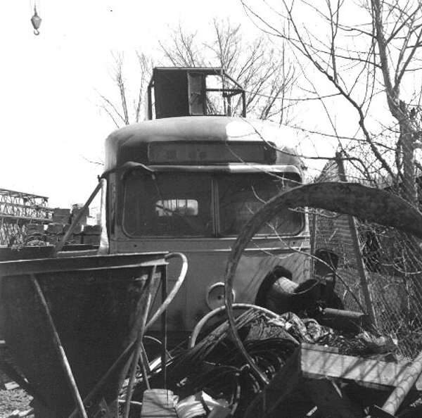 usr_m_dca_post_p074_awaitingscrapping_rhkj_dct230.jpg