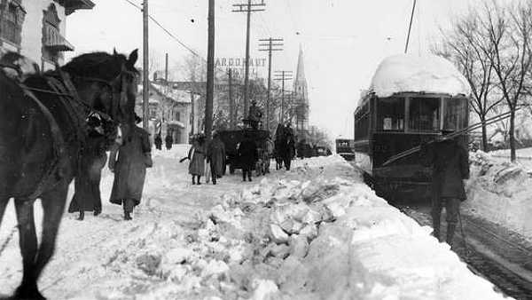 usr_m_den_092_075_fightingsnow_1913_dt235_dpl.jpg