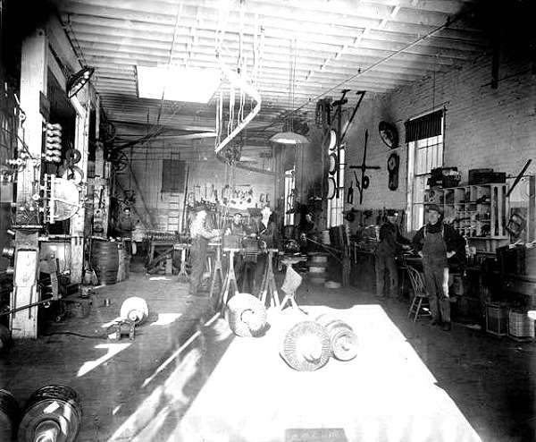 usr_m_den_misc_facilities_electricalshop_1904_dt211_dpl.jpg