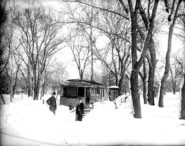 usr_m_den_misc_fightingsnow_1907_dt174_dpl.jpg