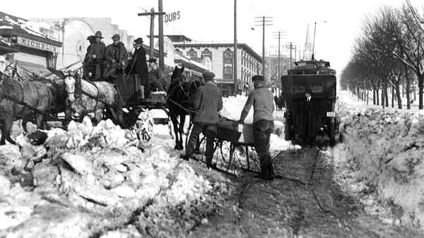 usr_m_den_misc_fightingsnow_colfaxbroadway_191312_dt234_dpl.jpg