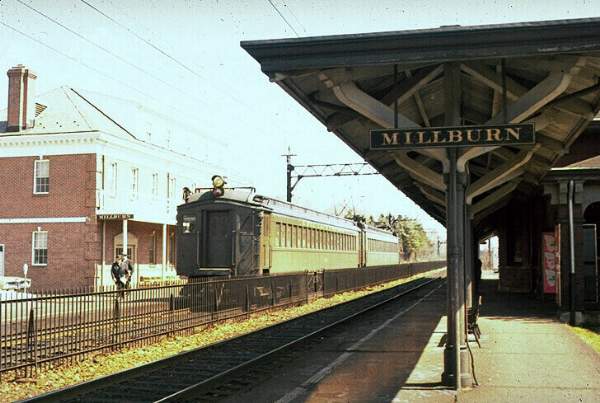 usr_m_dlw_mu_millburn_grkjt_dlw206.jpg