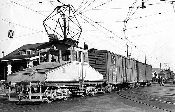 usr_m_eastbay_key_misc_3cartrain_ns_127.jpg