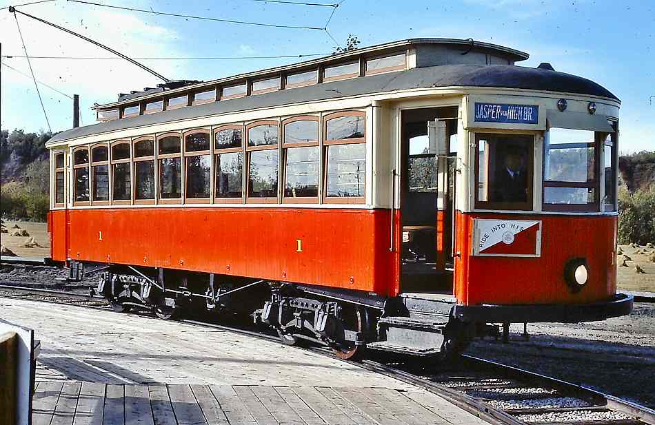 cnr_m_edm_ftedm_01_mckernan+loop_198409_bv.jpg