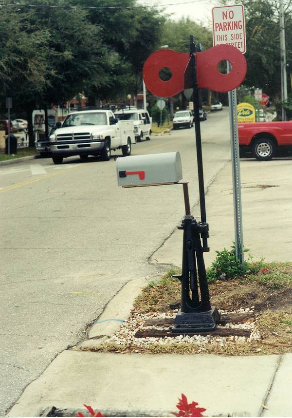 usr_m_goofy_jokes_railfan_mailbox_dr_137.jpg