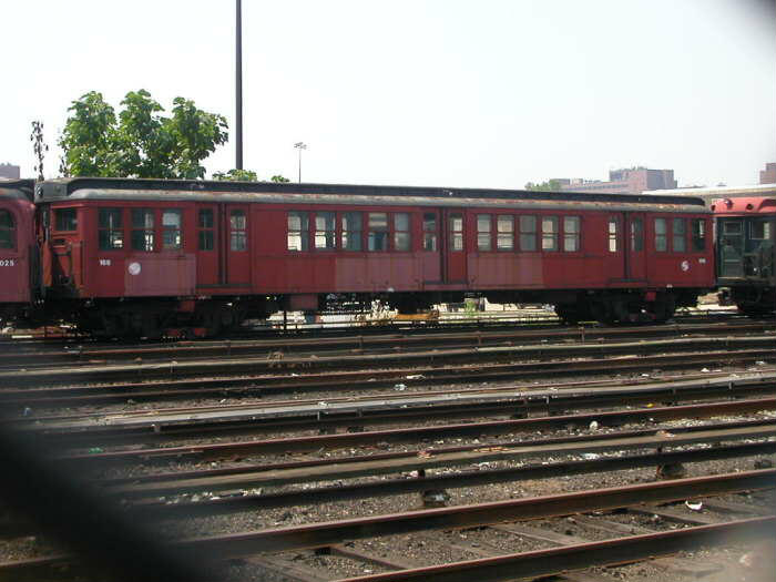 usr_m_phl_broadst_166_fernrock_20030626_fh_hicks164.jpg