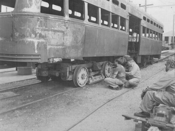 usr_m_museum_illinoisrailway_cle4223_trucks_19970704_irm002_dmeh.jpg