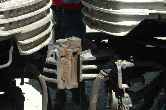 usr_m_museum_illinoisrailway_misc_interurbancarcoupling_20000723_irm207_dmeh.jpg