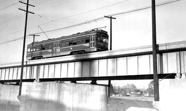 usr_m_lax+pe_06xx_lariverbridge-glendaleburbankline_bv_pe169.jpg