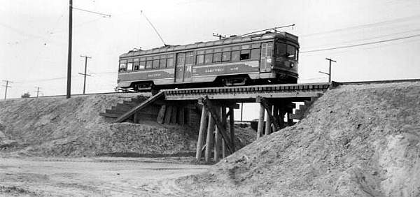 usr_m_lax+pe_06xx_sanfernandovalley-vannuysline_bv_pe165.jpg