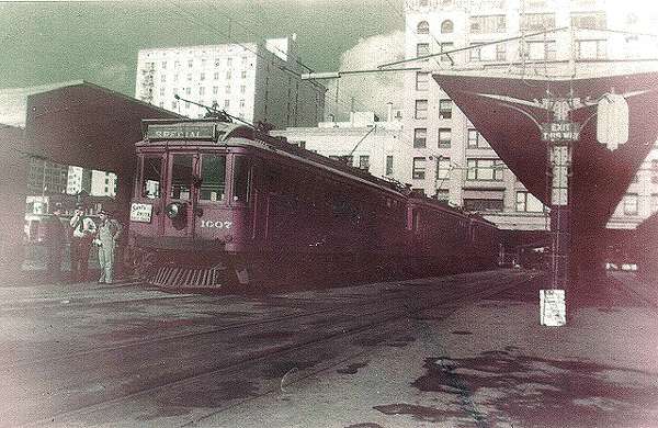 usr_m_lax+pe_1007_6thmainterminal_1948_kenhar_pe488.jpg