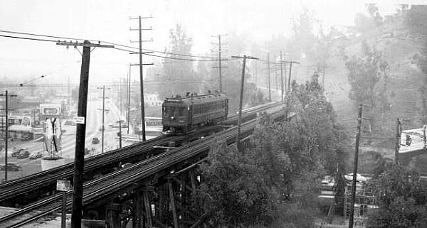 usr_m_lax+pe_1111_fletcherdriveviaduct_bv_pe246.jpg