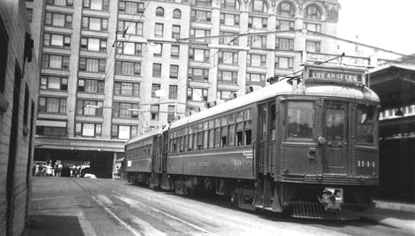 usr_m_lax+pe_1144_6thmainterminal_danborgnis_pe403.jpg