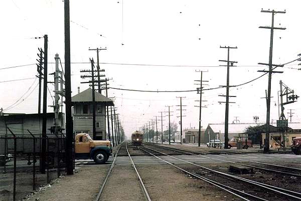 usr_m_lax+pe_blimps_slausontower_1959_kenhar_pe444.jpg