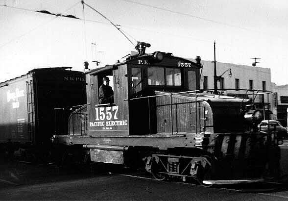 usr_m_lax+pe_frt'1557_vernonavecrossing_bv_pe111.jpg