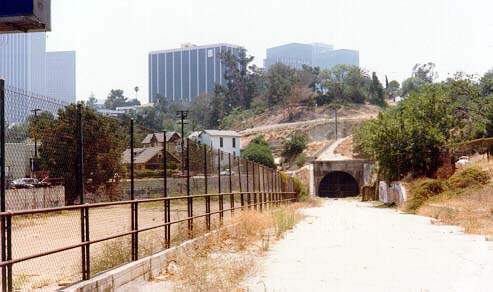 usr_m_lax+pe_misc_subwayportal_bv_pe390.jpg