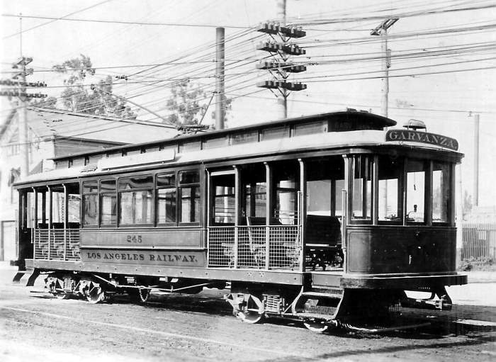 usr_m_laxhist_0245_signedforgarvanza_ss_287.jpg
