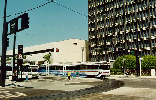 usr_m_laxmod_aline_1xx_longbeach+first_19900900_bv_bl46.jpg