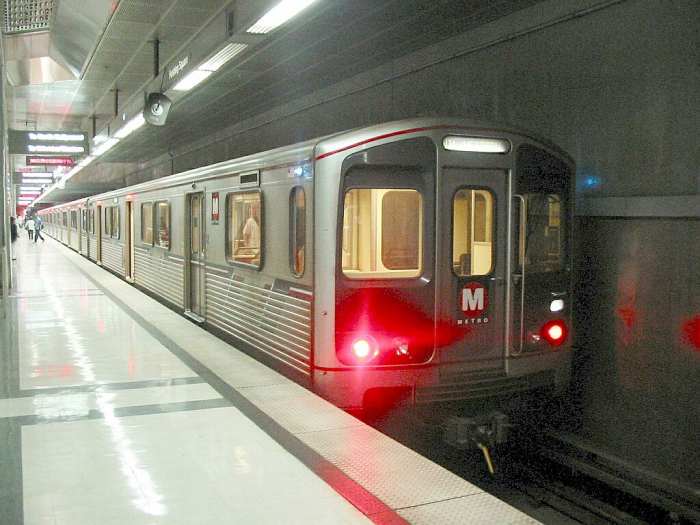 usr_m_laxmod_bline_548_metro+center_20030517_shosk_rl06.jpg