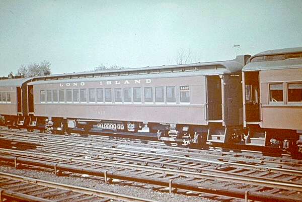 usr_m_lirr_2ndgen_1437_jamaica_1950s_jt_050.jpg