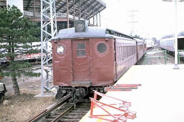 usr_m_lirr_2ndgen_1632_flushingmeadows_19810404_jt_055.jpg