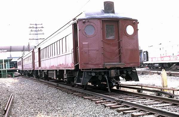 usr_m_lirr_2ndgen_1900_flushingmeadows_19810404_jt_058.jpg