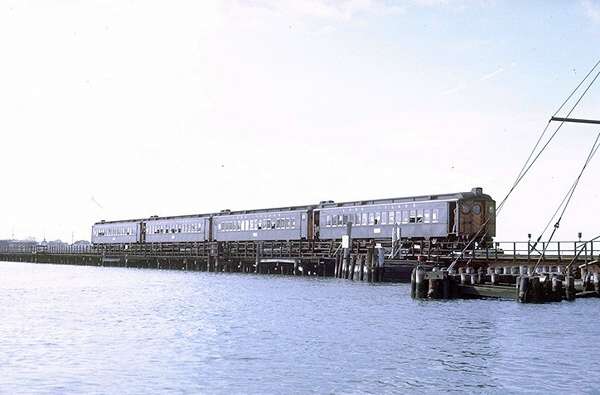 usr_m_lirr_2ndgen_4144_leed_19701101_jt_080.jpg