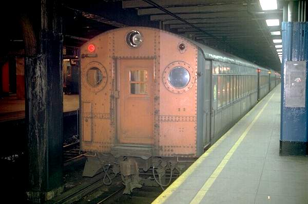usr_m_lirr_2ndgen_4810_pennstation_19690316_jt_025.jpg