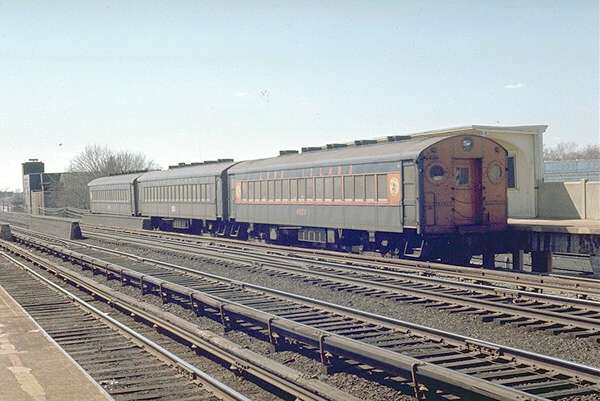 usr_m_lirr_2ndgen_4929_queensvillage_19700405_jt_110.jpg
